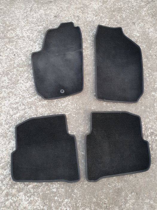 Коврики автомобільні універсальні