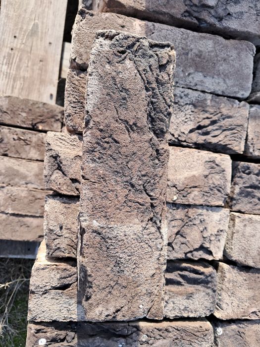 Cegła ręcznie formowana CRH zwart mangaan