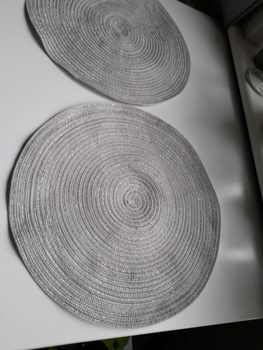 Podkładka na stół, pod talerz  o średnicy 39 cm
