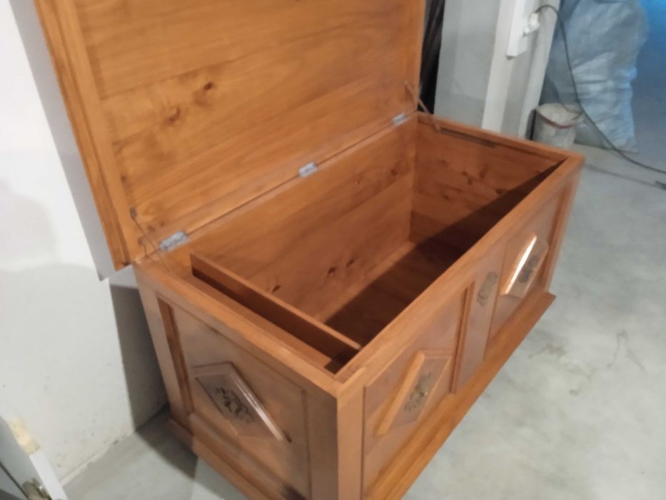 Arca de madeira maciça como nova