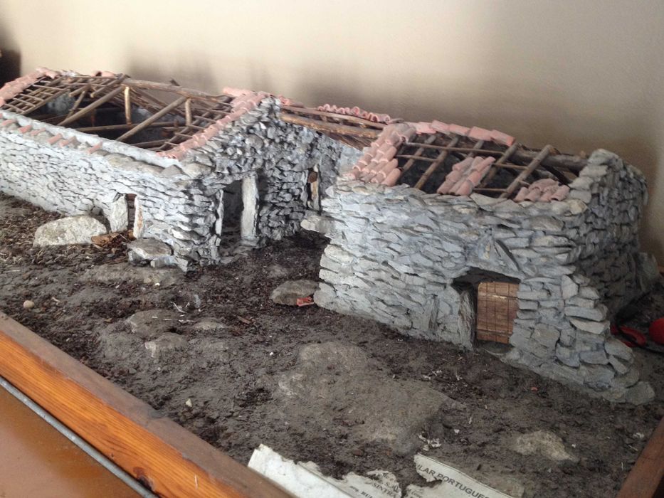 Maquete em materiais naturais