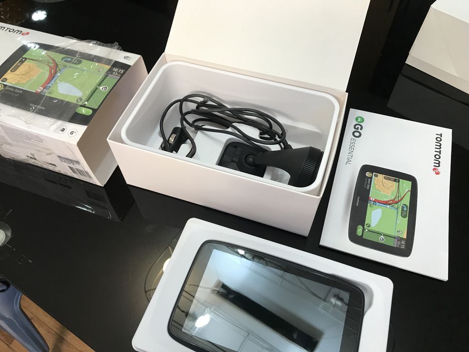 GPS Tomtom GO ESSENTIAL (ecra grande de 6”) - IMACULADO - C/ NOVO