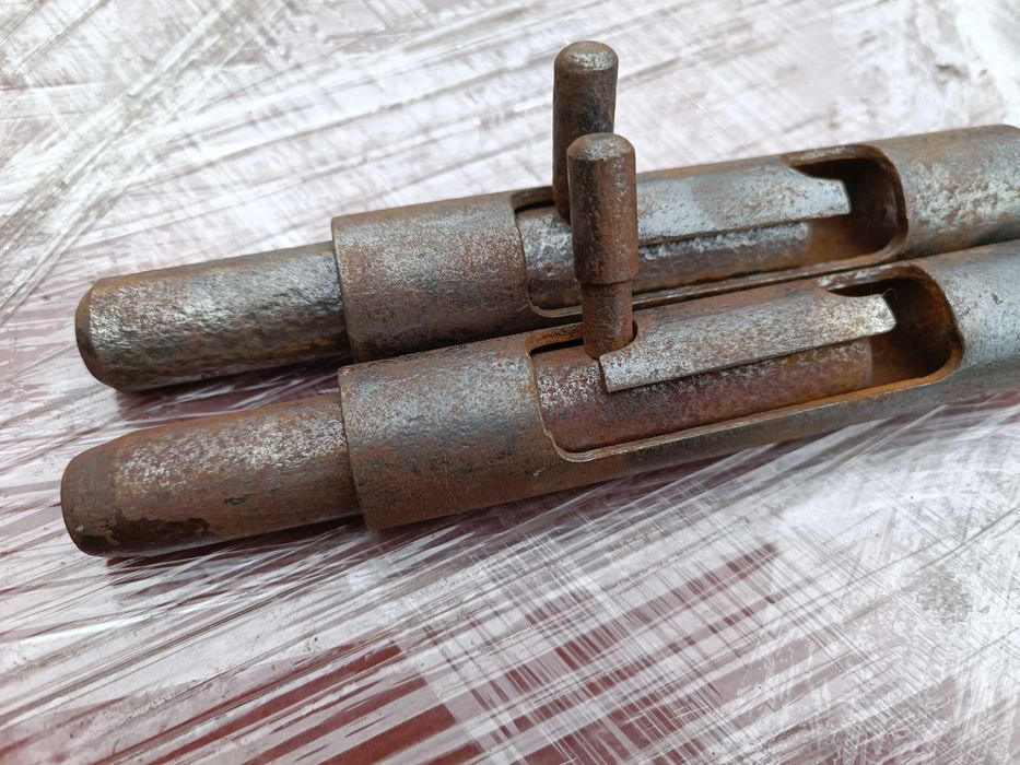 Засов-шпингалет 180 мм для гаражных ворот