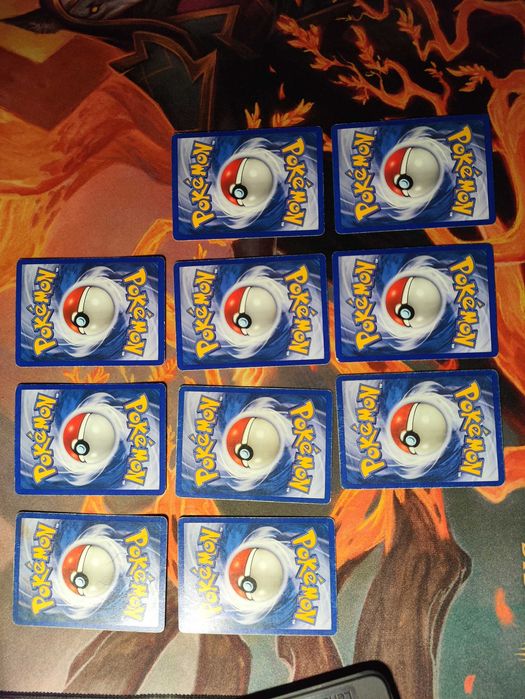 12 pokémons, 10 energias de água