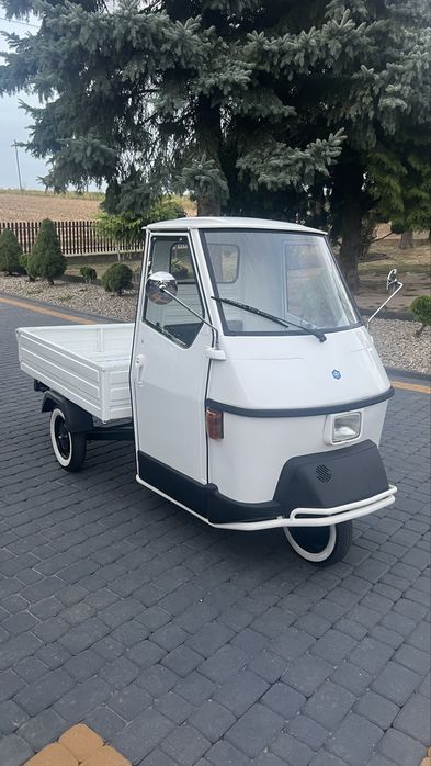 Piaggio ape prosecco van