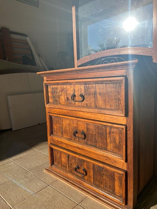 Conjunto cómoda + 2 mesas de cabeçeira + cabeçeira de cama