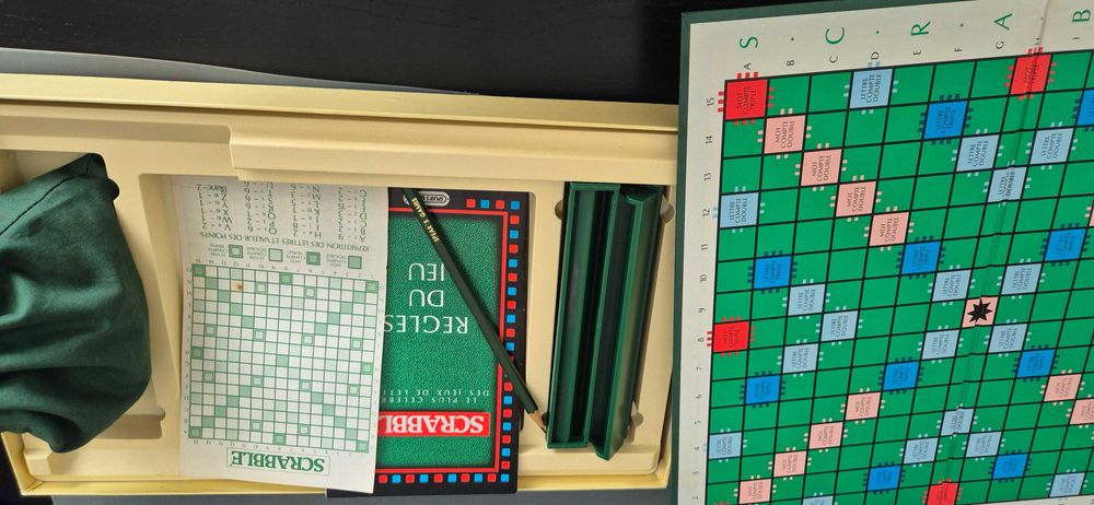 Jogo de Scrabble em francês