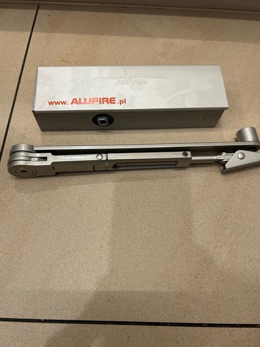 Доводчик дверей різних типів