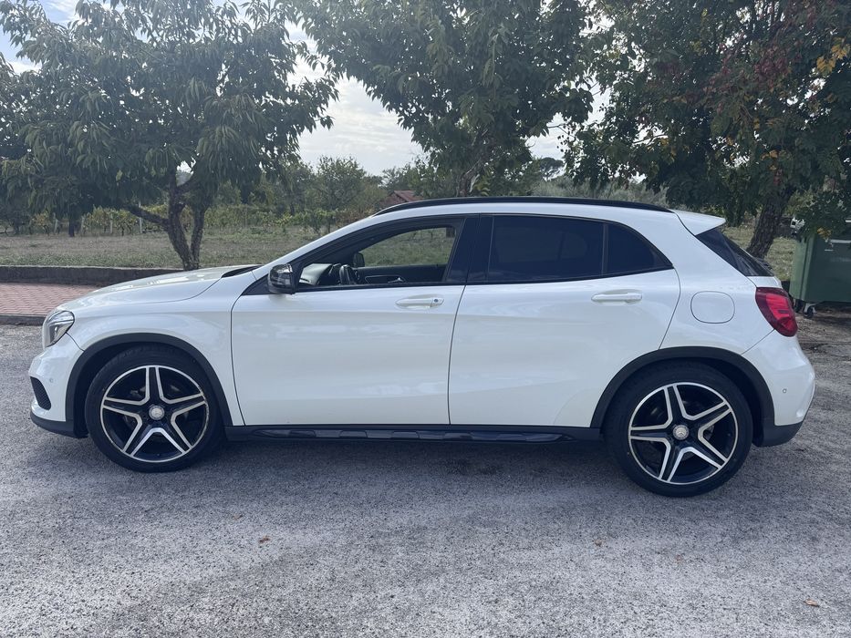 Mercedes Gla 200d AMG c/ Teto de abrir Panoramico
