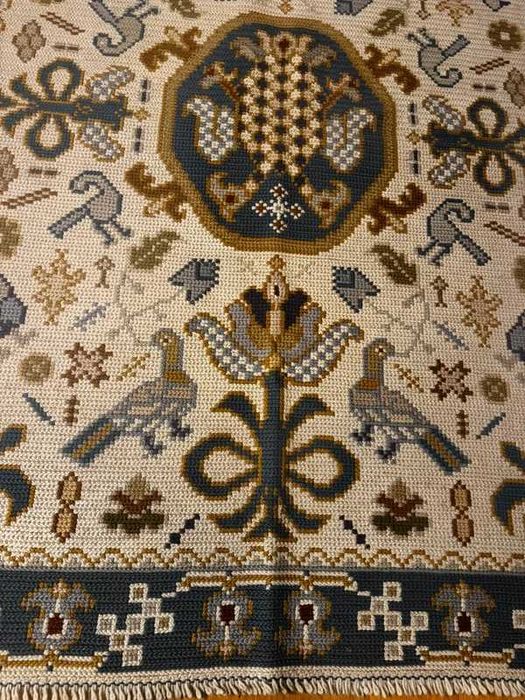 Tapete de Arraiolos em Lã – Feito à mão - Azul e Bege – 200 x 153 cm