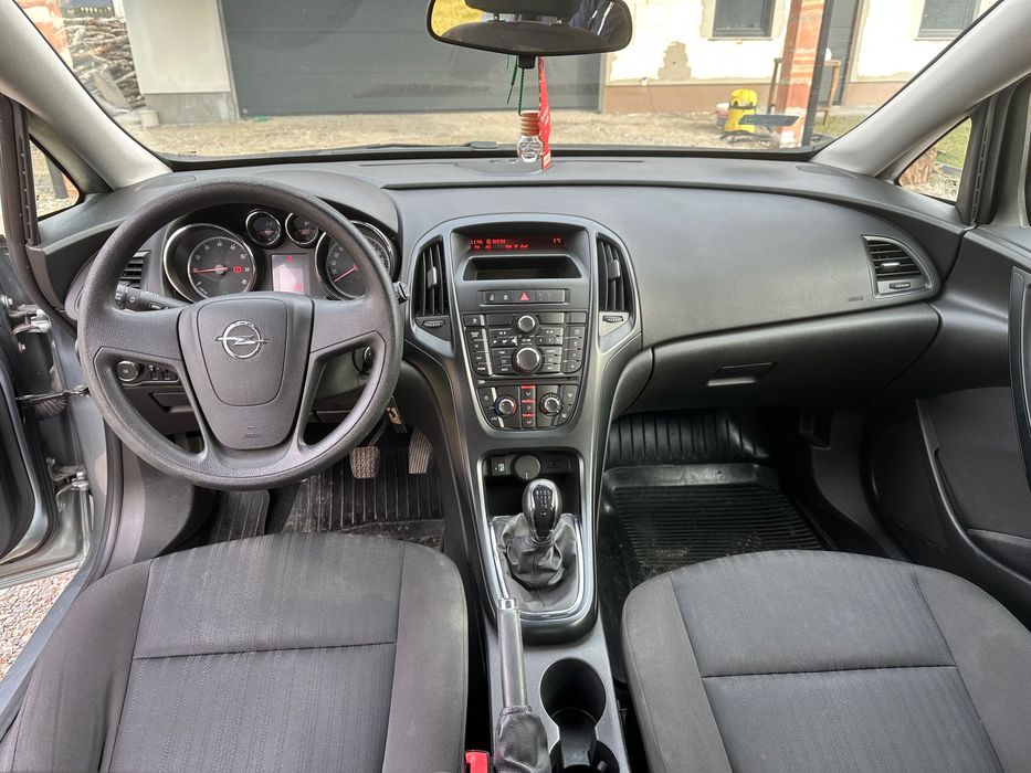 Opel Astra j 2013 1.6 B+Lpg 115 Km