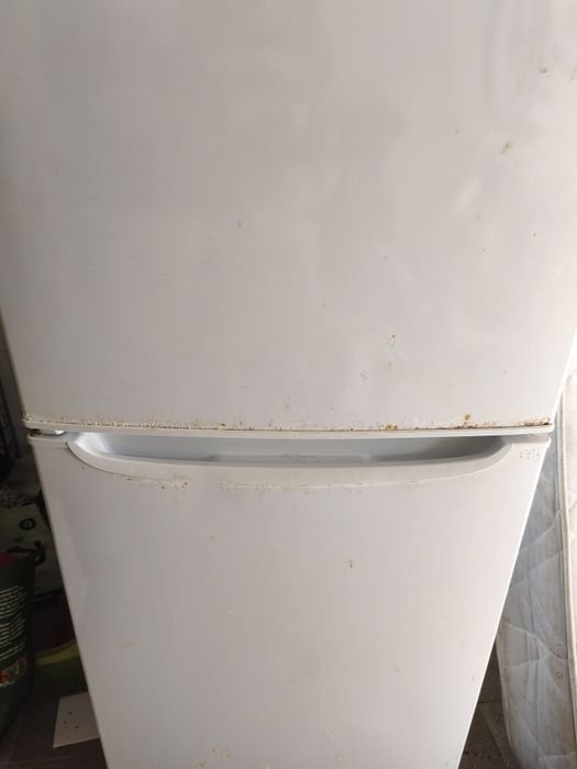 Frigorífico Ariston usado tem 1.80 de altura