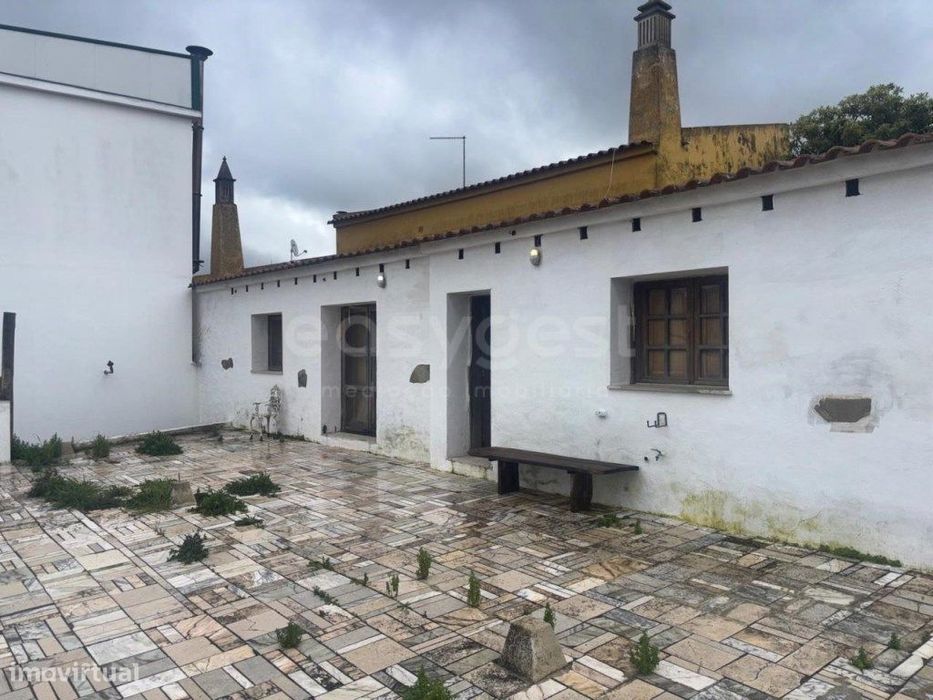 Propriedade no concelho de Almodôvar perto da Ribeira na Corte Fidalgo