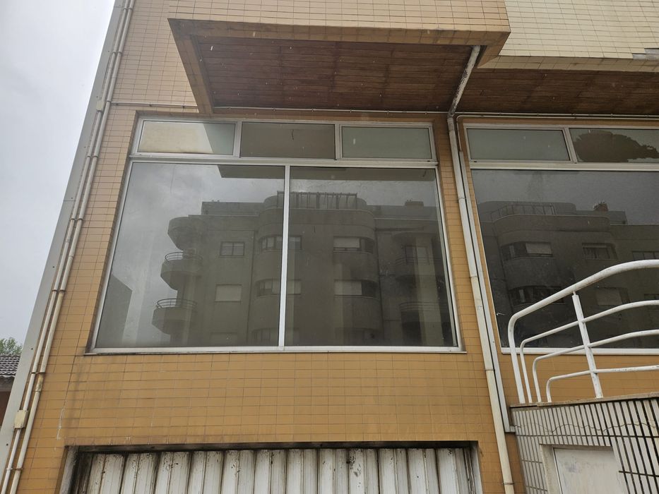 Arrenda-se loja em São João da Madeira com 120mts2