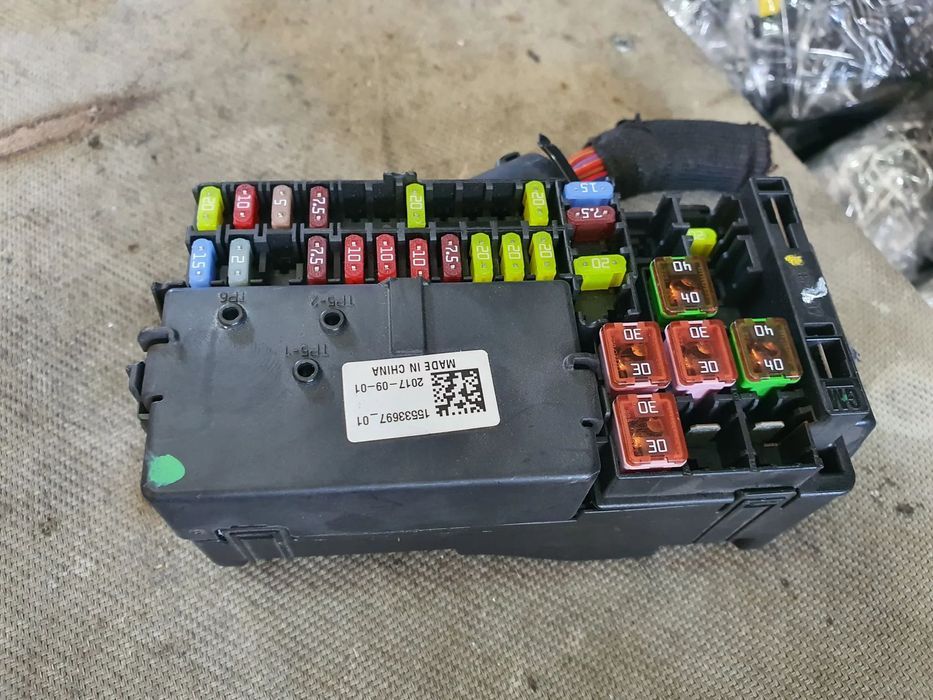 CAIXA FUSIVEIS OPEL ASTRA K / 15533697_01