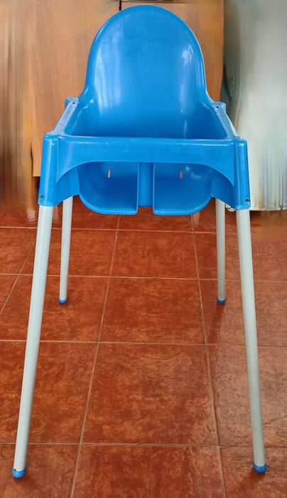 Cadeira de refeição azul