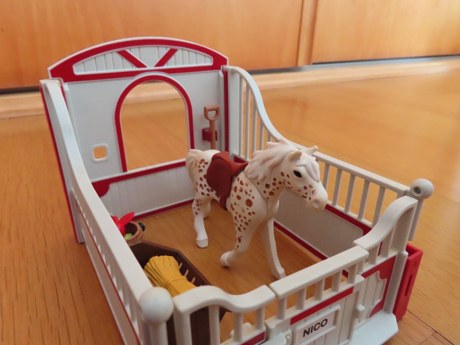 Cavalo e estábulo da playmobil