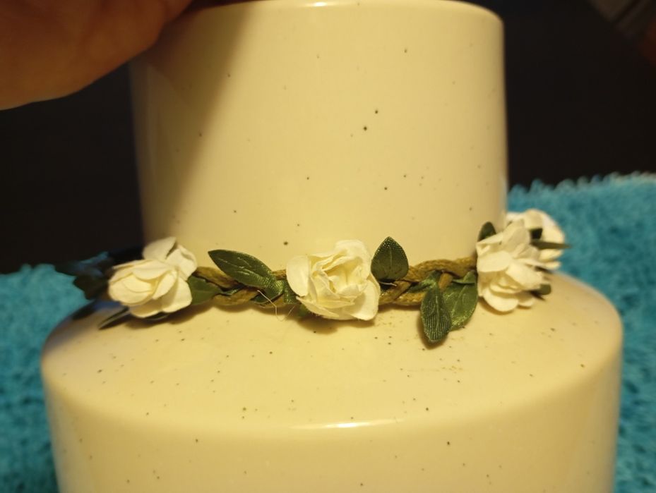 Colar branco de flores