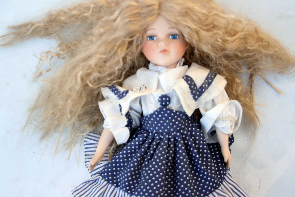 biskwitowa porcelanowa blond lalka vintage 40 cm