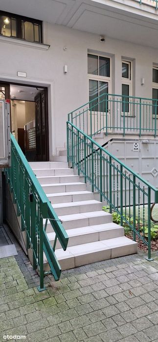 Właściciel sprzeda 22,49m2+5m2 podwórka, parter, MPEC.