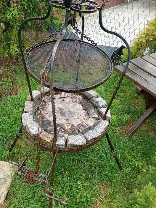 Grill węglowy kostka granitowa.