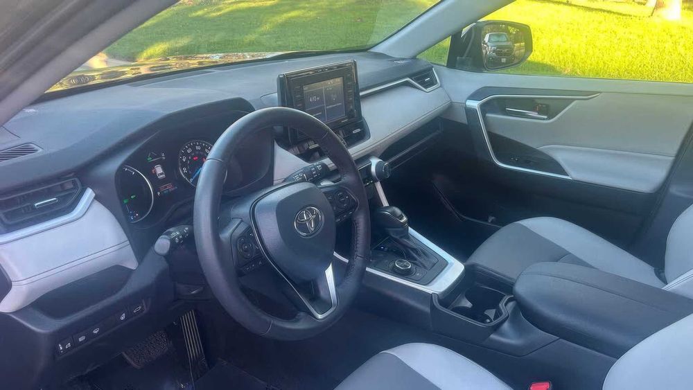 Toyota RAV4 Hybrid XSE      2021