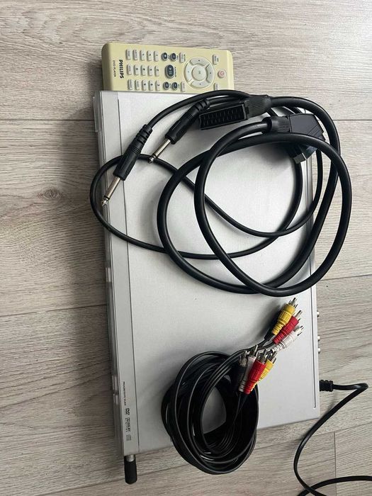 DVD плеєр Philips DVP3040K/51 + Диски з фільмами, караоке