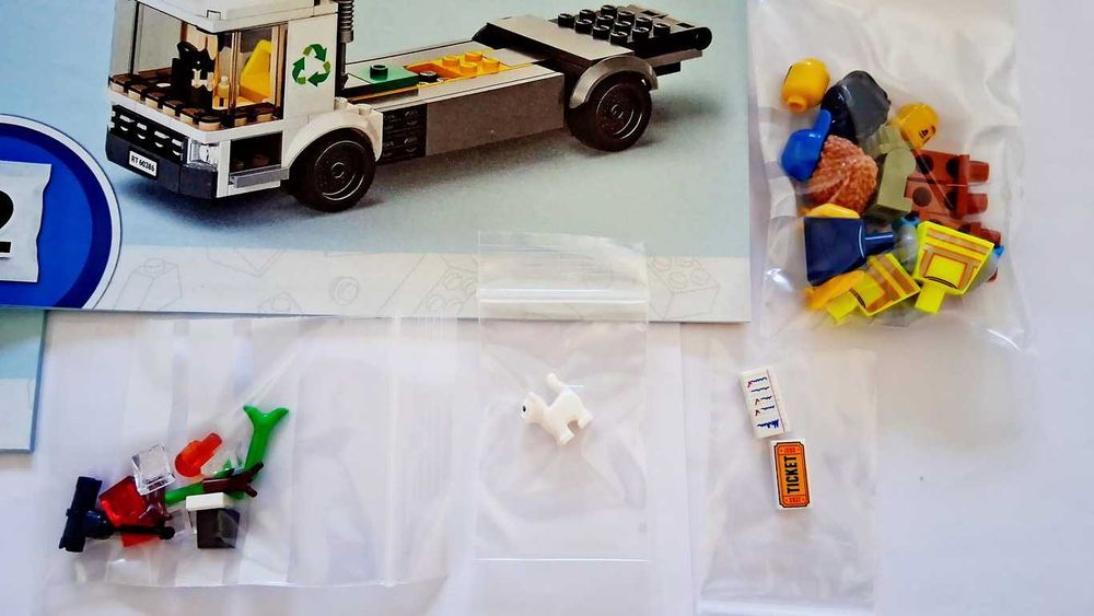 Lego City 60386 Recycling Truck em peças novas montado
