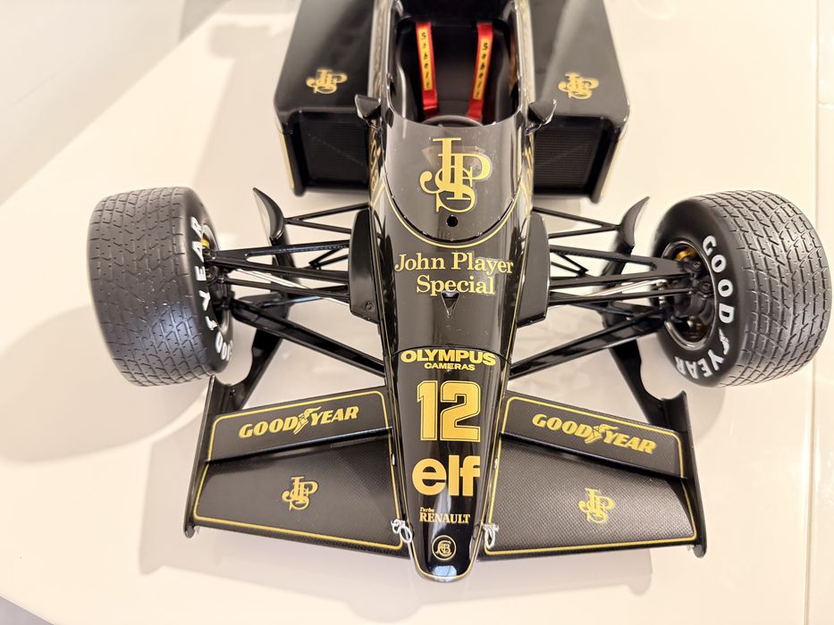 Ayrton Senna - Lotus Renault 97T (1:8)