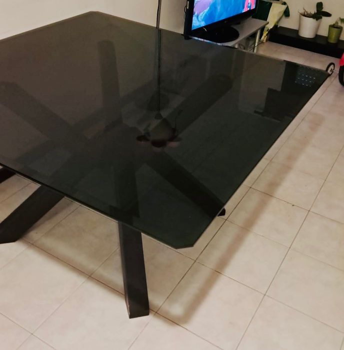 Mesa de jantar em vidro