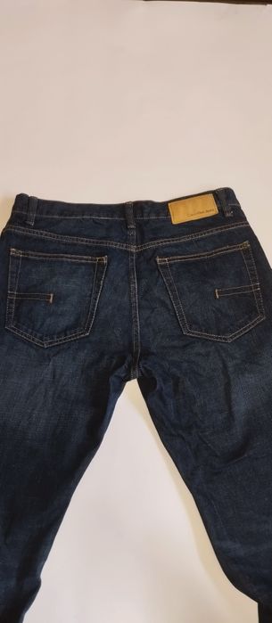 Джинси з потертостями