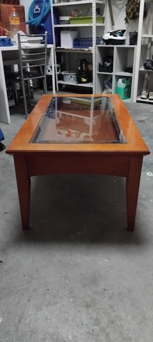 Mesa de centro com vitrine en carvalho