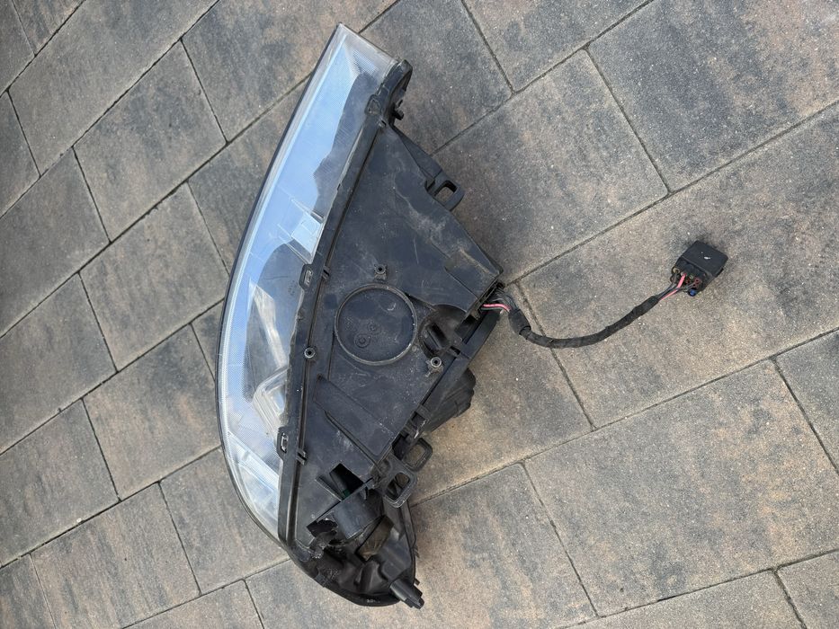 Lampa przednia prawa Volvo s60 v60 31383067
