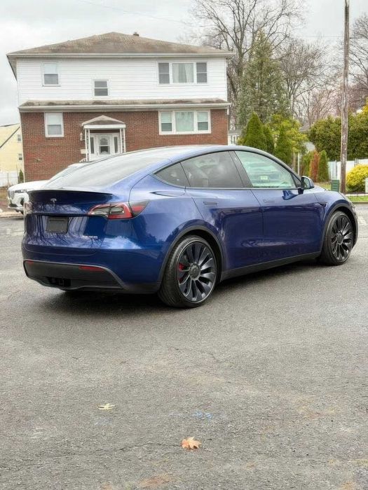 Tesla Model Y      2023