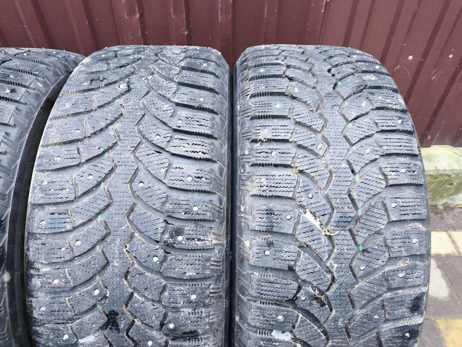 Резина 255/55 R18 зимова Bridgestone Blizzak spike-01 шипована.