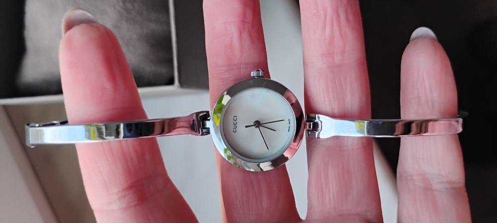 Zegarek firmy Gucci kolor srebrny