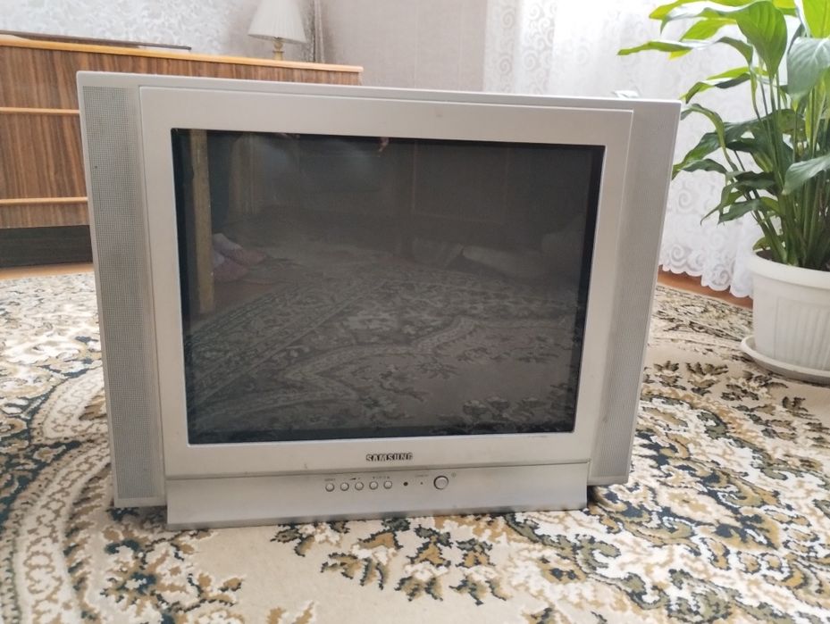 Продам телевізор Samsung.