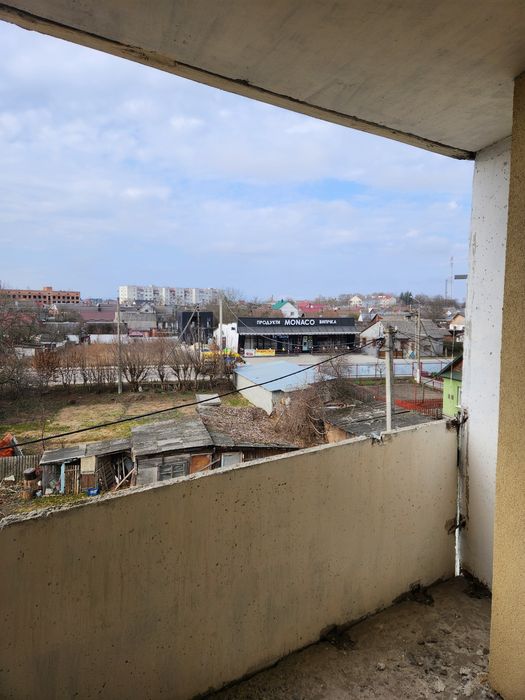 Продам 3-х кімнатну квартиру на другому поверсі