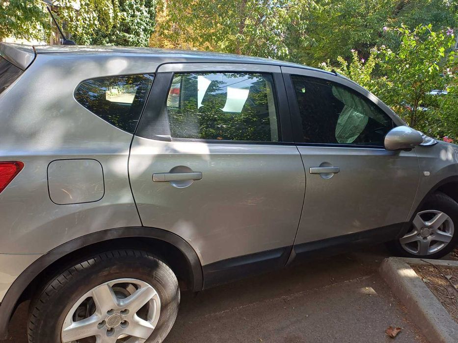 продати автомобіль Nissan Qashqai 2009
