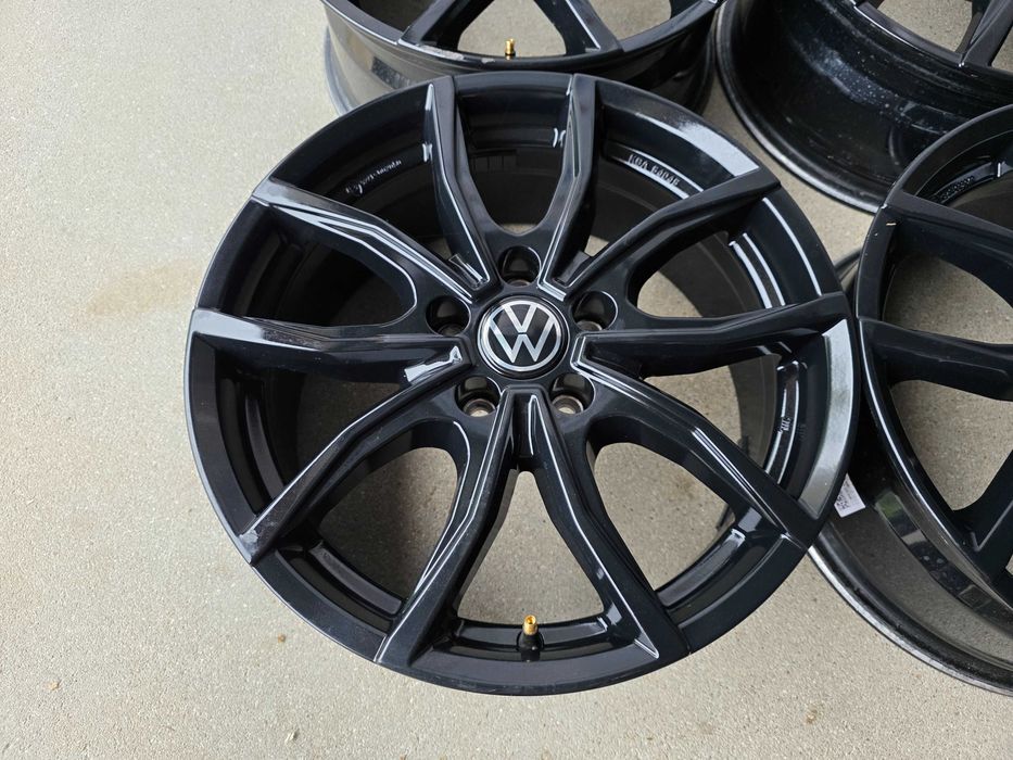[1520] Felgi aluminiowe 17 Cali 5x112 ET40 7Jx17H2 VW TIGUAN GOLF Passat BLACK EDITION