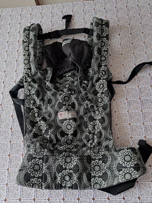 Ergobaby petunia nosidło dla dziecka 7-18 kg. Stan bardzo dobry, bardz