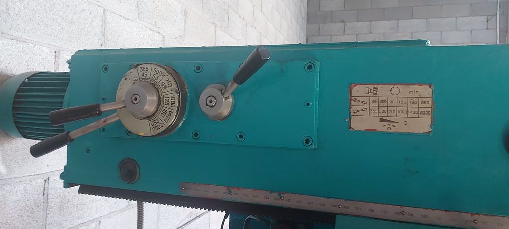 Фрезерний верстат 6д82ш