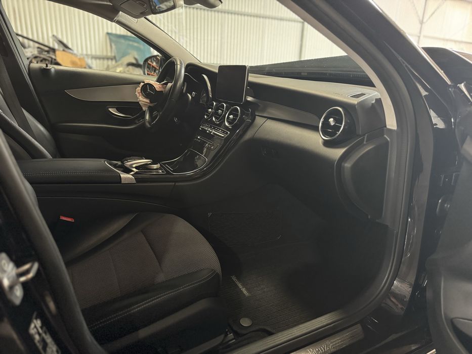 Mercedes C220 CDI Avantgarde - automática - 2017