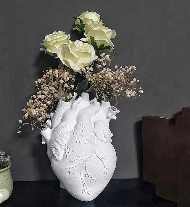Ваза у формі анатомічного серця