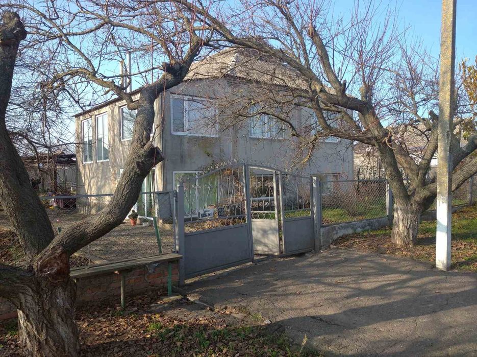 Продам двох поверховий будинок