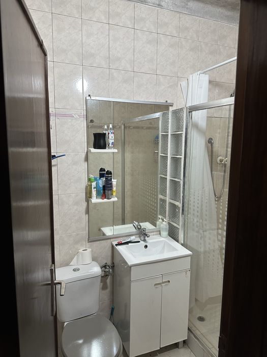 Quarto na baixa da banheira com despesas incluidas