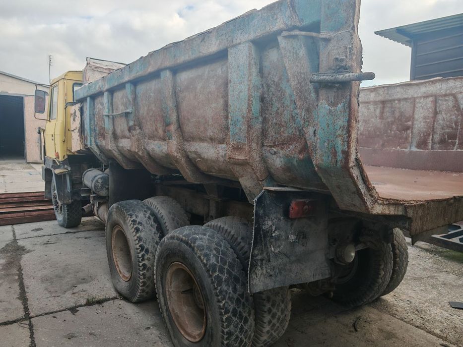 Самоскид Tatra 815 на ходу, є також запчастини до Tatra 815