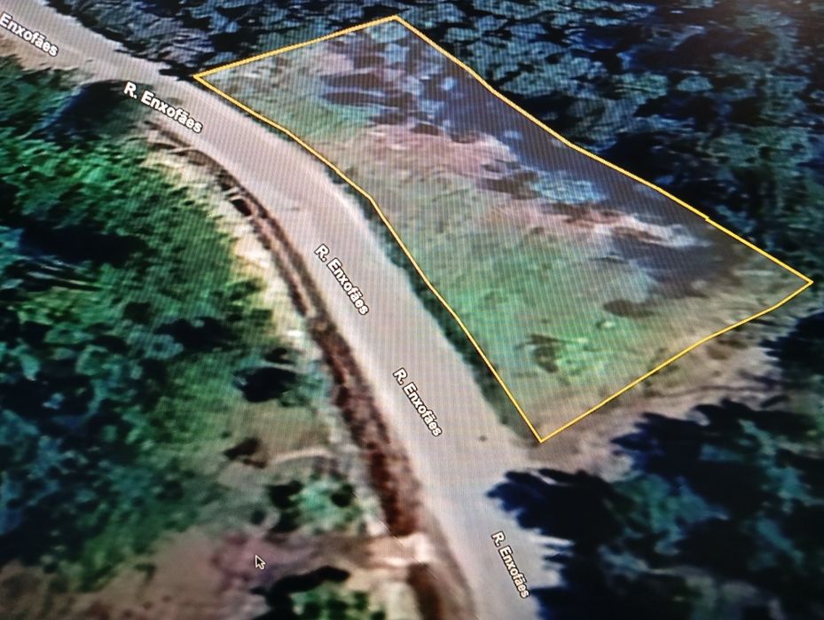 Permuta de Terreno urbanizavel em aldeia tranquila