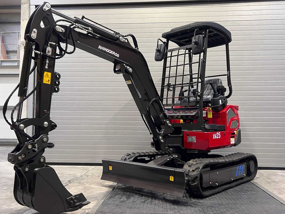 Mini Giratoria Rhinoceros XN25 motor Kubota