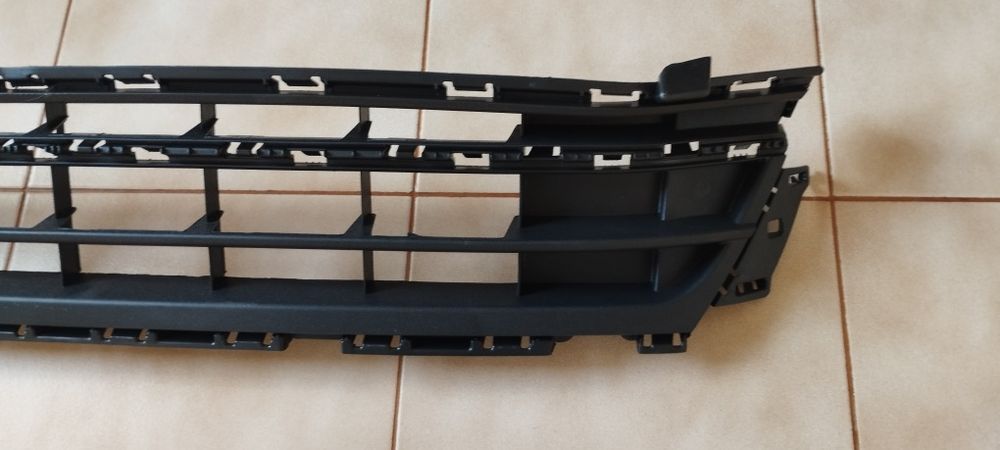 Решітка бампера VW Jetta 6 2014-2018